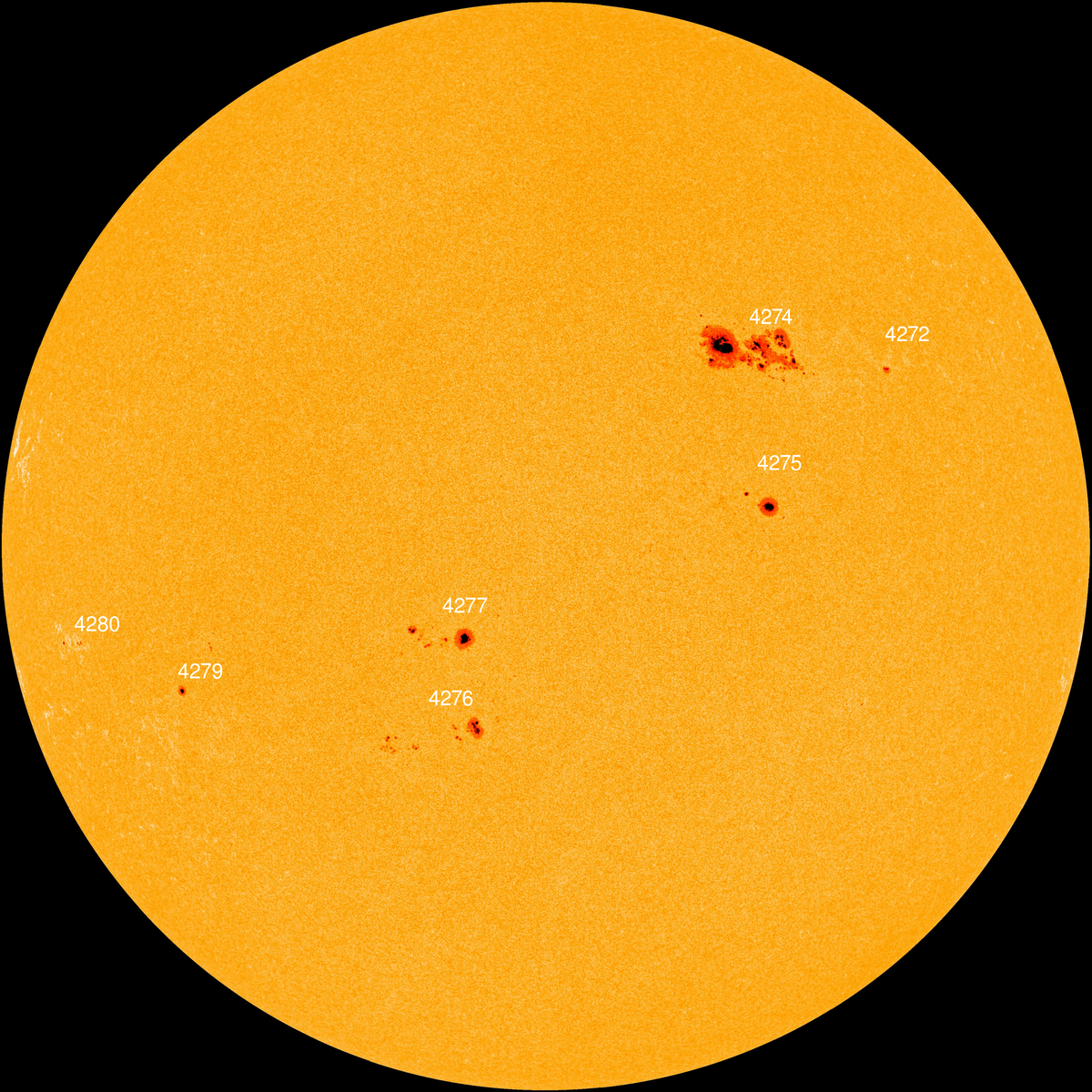 La erupción de clase X5.1 se desprendió de la mancha solar AR4274. Imagen de spaceweather.