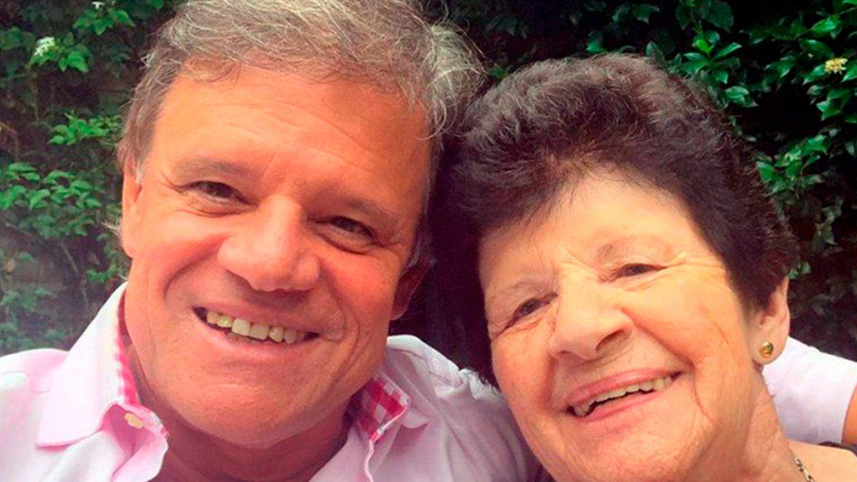 Enrique Sacco junto a tu madre