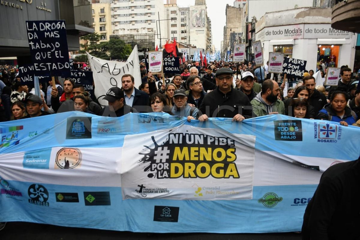 Imágenes de la marcha que se realizó el último 26 de junio en Rosario, conmemorando el Día Internacional de la Lucha contra el Uso Indebido y el Tráfico Ilícito de Drogas. Imágenes de la marcha que se realizó el último 26 de junio en Rosario, conmemorando el Día Internacional de la Lucha contra el Uso Indebido y el Tráfico Ilícito de Drogas.