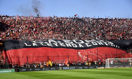 El no que recibieron los hinchas de Colón previo al debut con Defensores Unidos de Zarate. El no que recibieron los hinchas de Colón previo al debut con Defensores Unidos de Zarate.