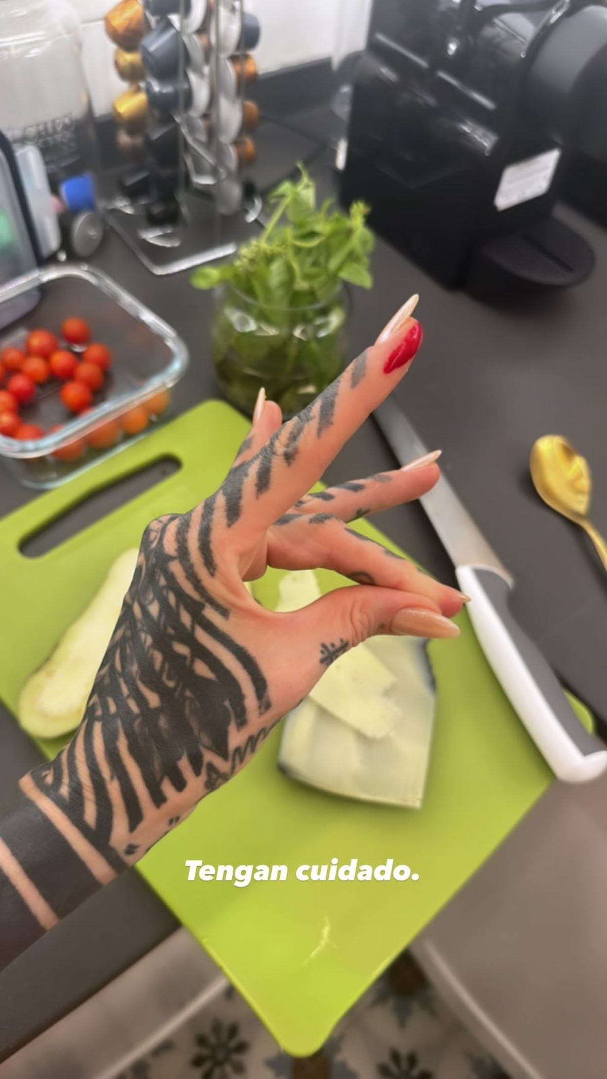 Cande Tinelli sufrió un doloroso accidente doméstico. Cande Tinelli sufrió un doloroso accidente doméstico.