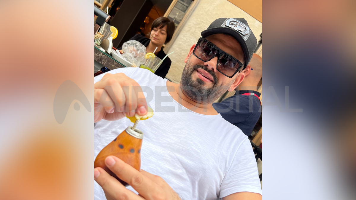 Los libaneses adoptaron el mate como propio. Un joven libanés, que hace más de 30 años adoptó la costumbre, pidió la infusión en uno de los bares del centro de Doha.