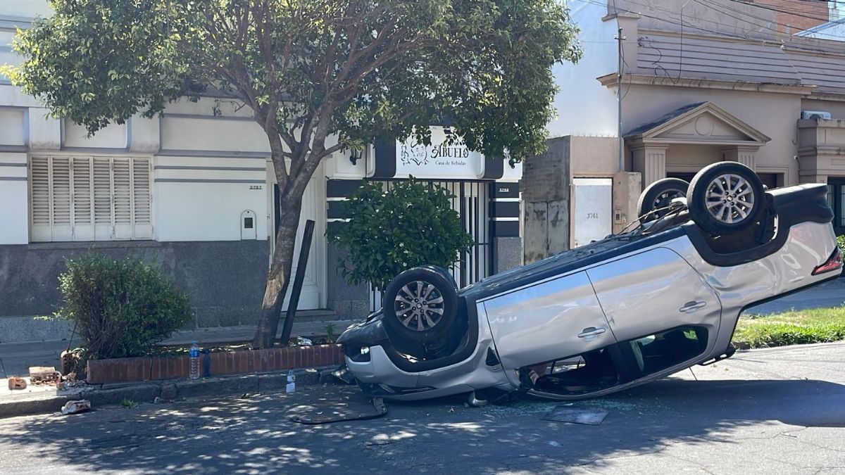 Así quedó la camioneta tras el accidente.