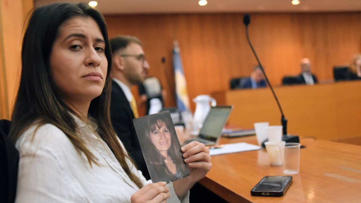 Erika Paris, la hija de la víctima, pidió que los cinco policías acusados sean condenados por golpear y matar a su madre en 2017.