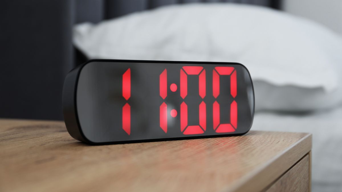 La hora espejo es cuando el reloj muestra cifras iguales o simétricas. La hora espejo es cuando el reloj muestra cifras iguales o simétricas.