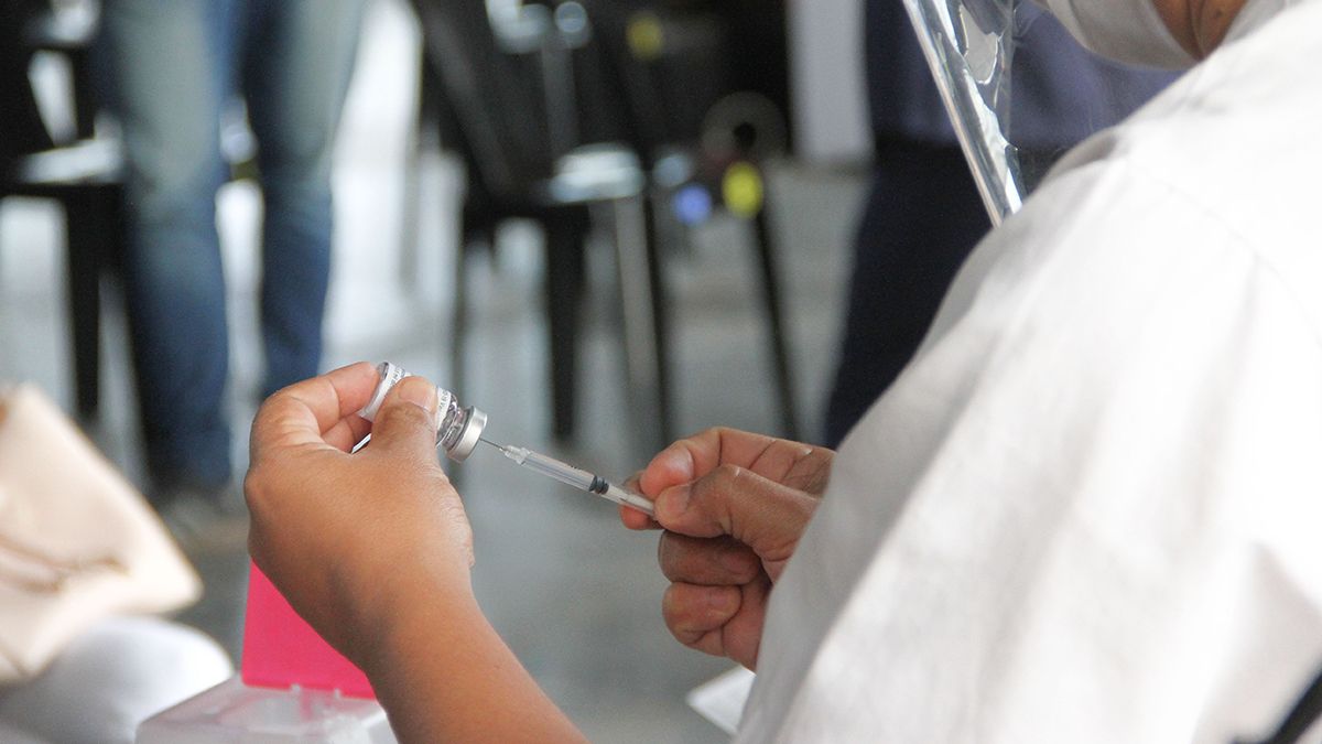 La mujer no alcanzó a recibir la segunda dosis de la vacuna. Tenía comorbilidades.&nbsp;