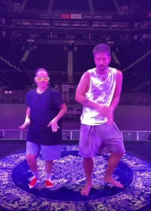 Evaluna Montaner eligió un look holgado y más de entrecasa..