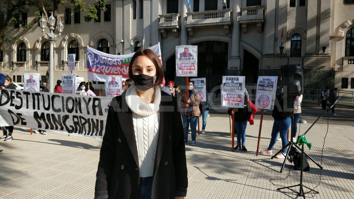 Fernanda Gutiérrez, referente de Juntas y a la izquierda y MST.