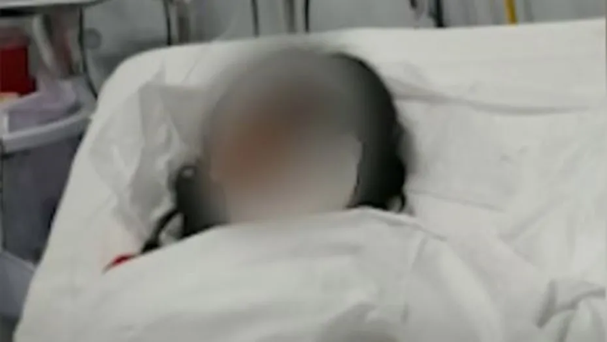 Una adolescente de 13 años fue herida de cinco puñaladas por dos delincuentes.