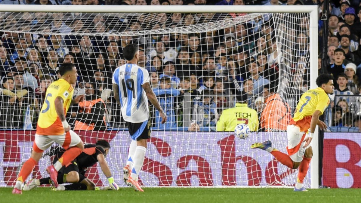 Lucho D&iacute;az abri&oacute; el marcador para el equipo de Lorenzo.