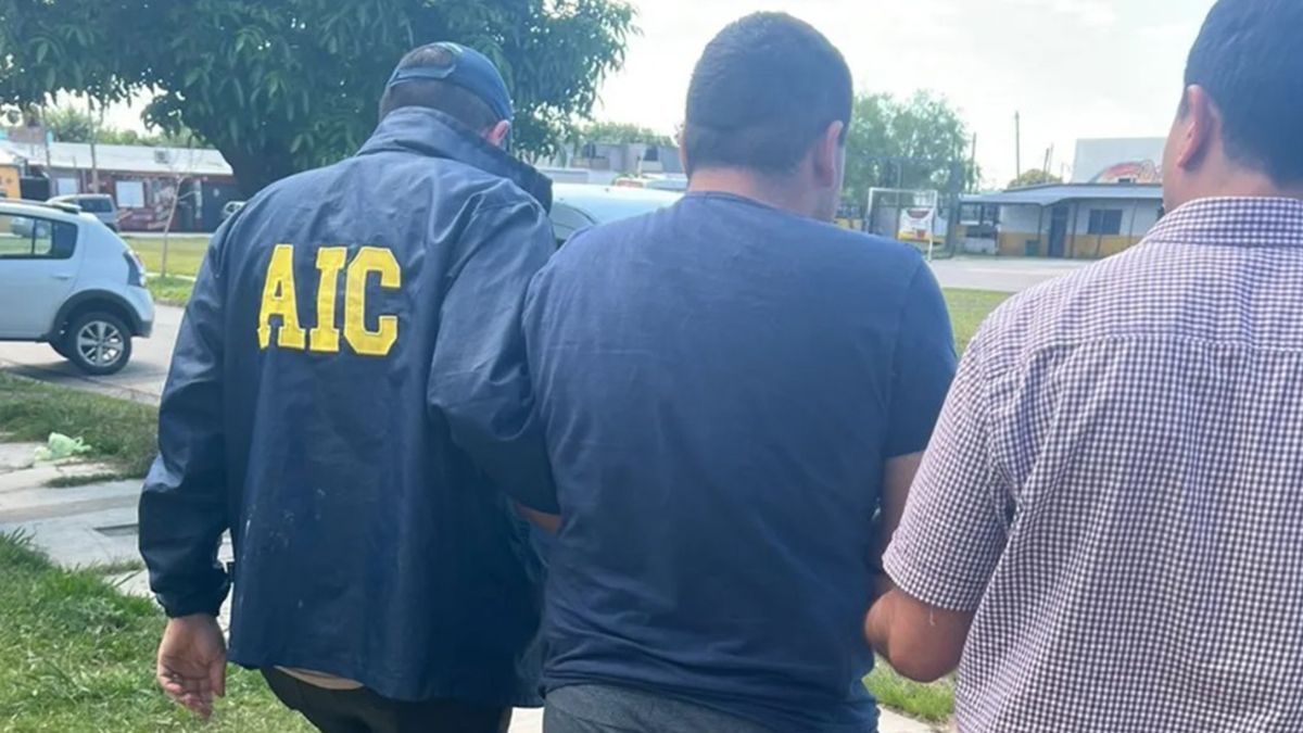 El 21 de octubre de 2022, Pérez fue sorprendido por policías en su casa de barrio René Favaloro.