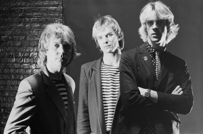 Sting (bajista), Andy Summers (guitarrista) y Stewart Copeland (baterista) formaron en Londres la banda de pop rock The Police.