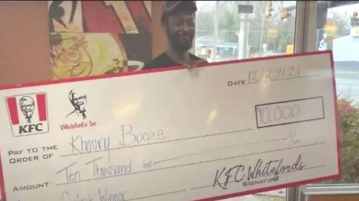 Un empleado recibió un bono de 200 mil pesos por no haber faltado al trabajo en un año