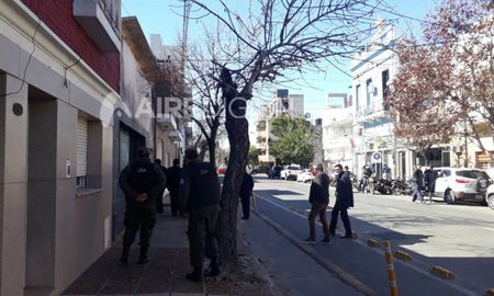 La Secretaría de Derechos Humanos de la Nación y organismos de DDHH reclamaron el cede del beneficio de la prisión domiciliaria para Jorge Balla, quien fue condenado por, entre otros hechos, participar de la masacre de Ituzaingó y Las Heras ocurrido en 1977. La Secretaría de Derechos Humanos de la Nación y organismos de DDHH reclamaron el cede del beneficio de la prisión domiciliaria para Jorge Balla, quien fue condenado por, entre otros hechos, participar de la masacre de Ituzaingó y Las Heras ocurrido en 1977.