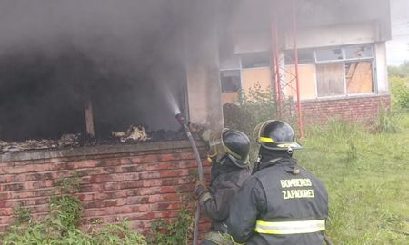 El incendio se produjo en un galpón de barrio Santa Rosa de Lima de Santa Fe. El incendio se produjo en un galpón de barrio Santa Rosa de Lima de Santa Fe.