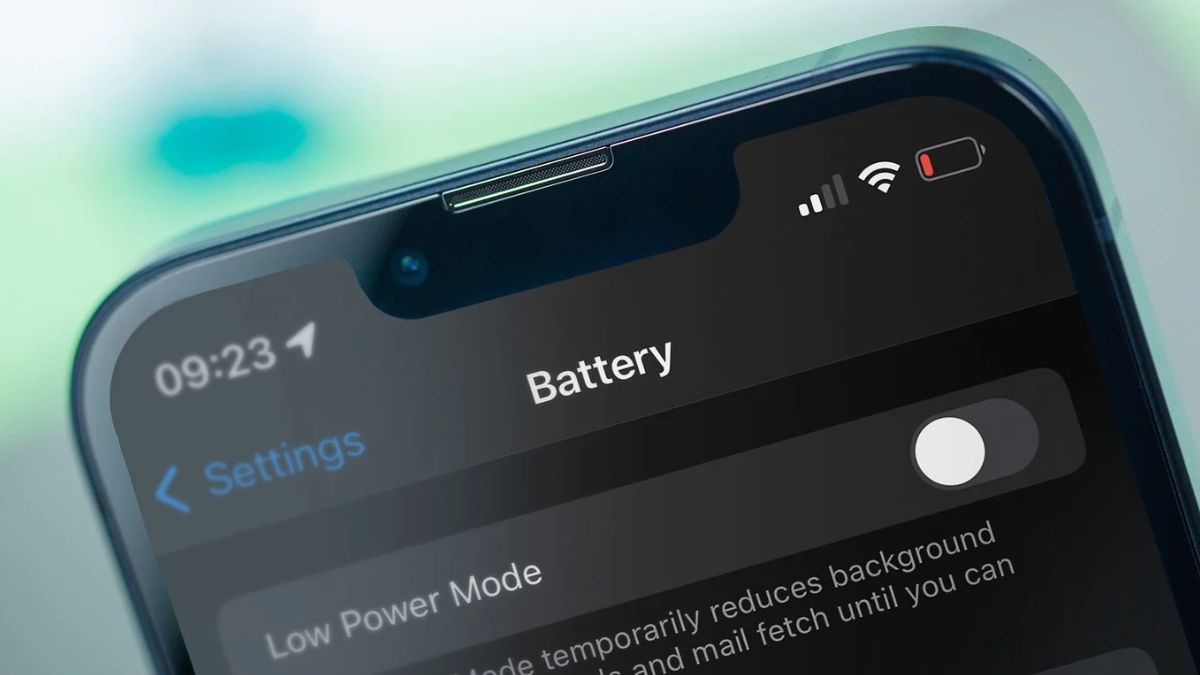 iOS 26 extenderá la duración de la batería con un nuevo modo de consumo adaptativo.