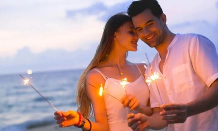El color blanco concentra deseos de renovación y nuevos comienzos para el año que empieza. El color blanco concentra deseos de renovación y nuevos comienzos para el año que empieza.