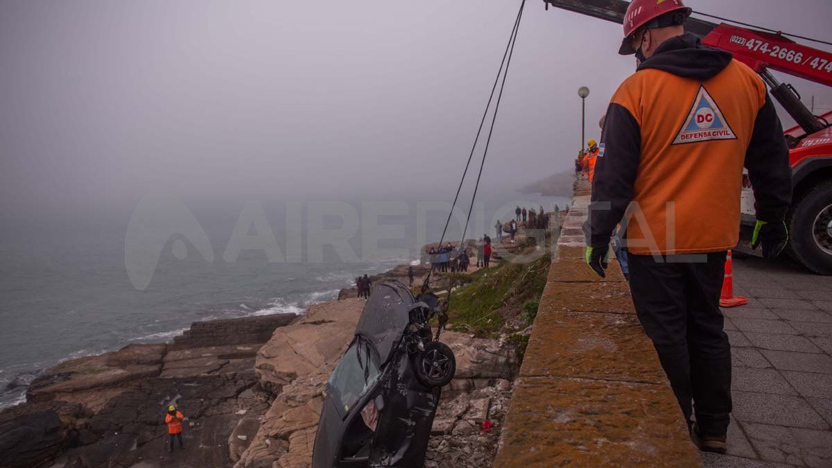 El joven no sufrió lesiones y logró salir por sus propios medios del vehículo.