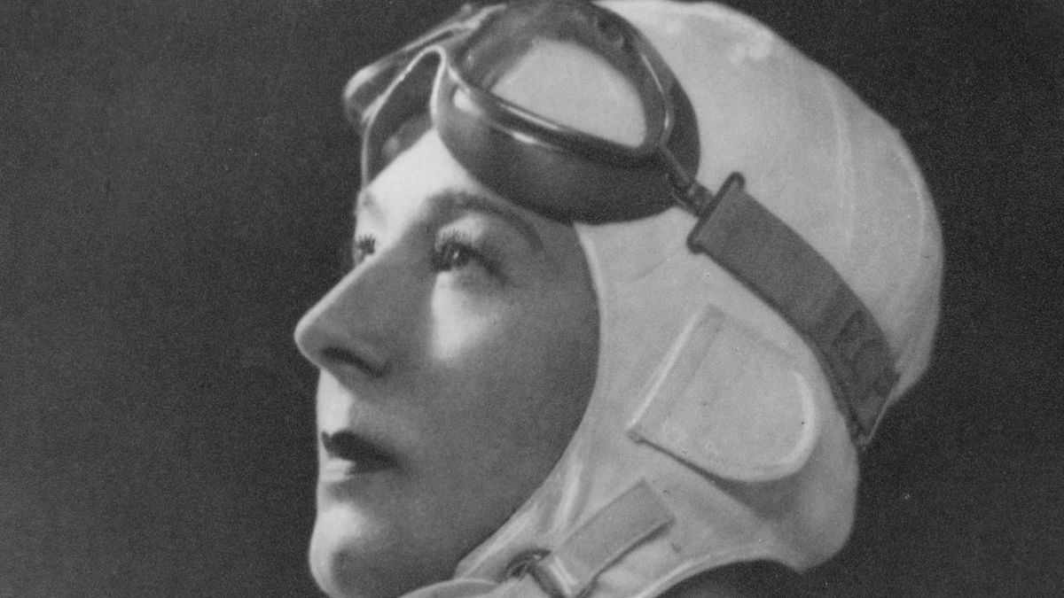 Durante su prolífica vida, Amalia recibió innumerables distinciones. En 1964, el Ministerio de Aeronáutica le entregó el brevet de Aviador Militar Honoris Causa; ese mismo año, fue reconocida por la Cámara de Senadores de la Nación; en 1968, Uruguay y Brasil distinguieron su logro y, el 21 de enero de 1970, por la ley 18.559, se le confirió el título de Precursora de la Aeronáutica Argentina. Durante su prolífica vida, Amalia recibió innumerables distinciones. En 1964, el Ministerio de Aeronáutica le entregó el brevet de Aviador Militar Honoris Causa; ese mismo año, fue reconocida por la Cámara de Senadores de la Nación; en 1968, Uruguay y Brasil distinguieron su logro y, el 21 de enero de 1970, por la ley 18.559, se le confirió el título de Precursora de la Aeronáutica Argentina.
