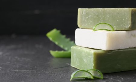 Cómo hacer jabón de aloe vera casero: la receta natural para cuidar y regenerar la piel. Cómo hacer jabón de aloe vera casero: la receta natural para cuidar y regenerar la piel.