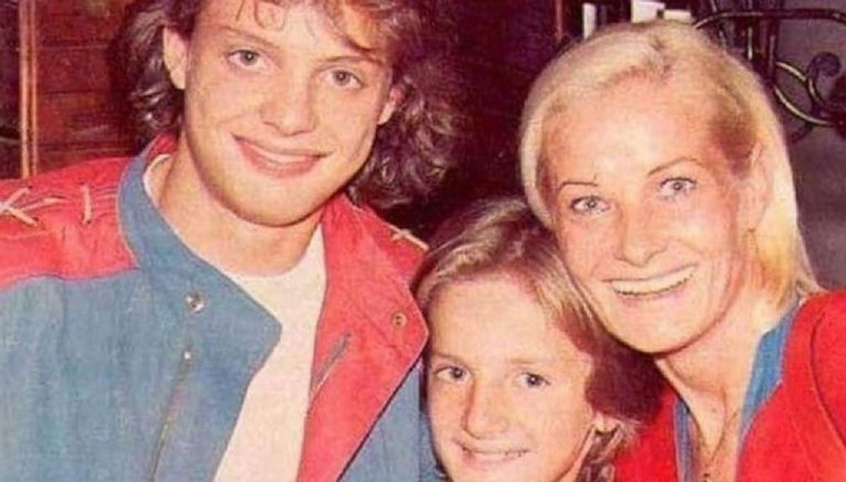 Luis Miguel junto a su madre.