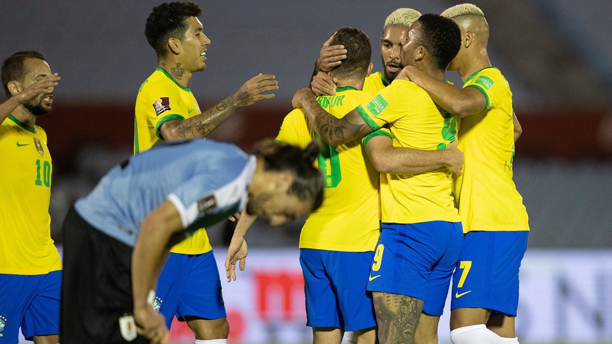 Brasil se impuso 2-0 a Uruguay y lidera las Eliminatorias Sudamericanas con puntaje ideal.