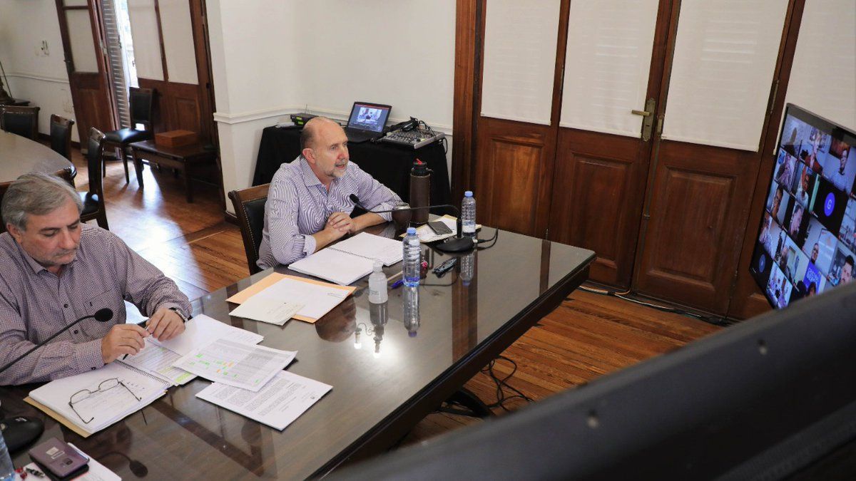 Tras el récord de casos de covid en Santa Fe, el gobernador se reúne con el Comité de Emergencia