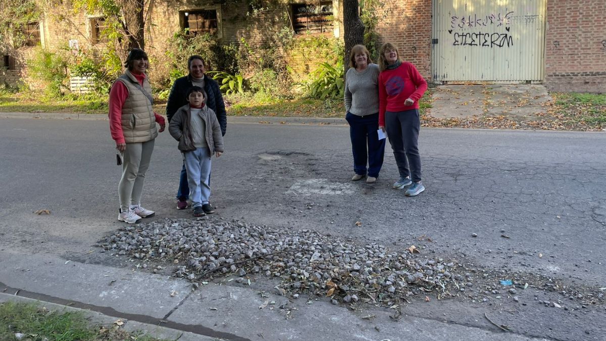 El bache más pronunciado del barrio está ubicado en calle Avellaneda al 4.000. El bache más pronunciado del barrio está ubicado en calle Avellaneda al 4.000.
