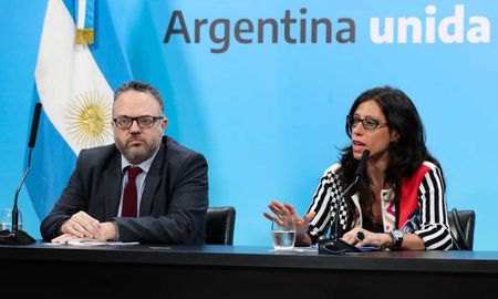 El aumento de retenciones está en análisis, dijo la secretaria de Comercio Interior, Paula Español. El aumento de retenciones está en análisis, dijo la secretaria de Comercio Interior, Paula Español.