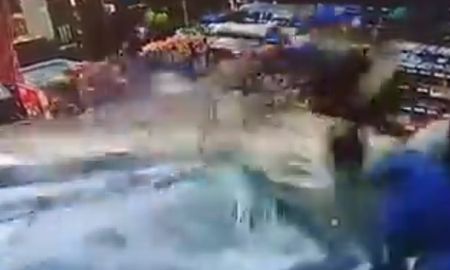 video: choco a toda velocidad una estacion de servicio, destrozo todo y se fue video: choco a toda velocidad una estacion de servicio, destrozo todo y se fue