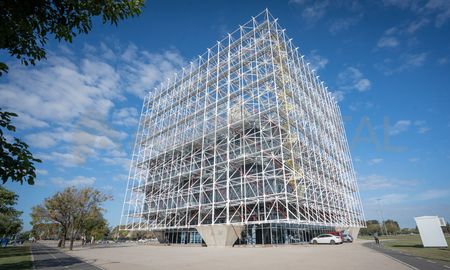 El Museo del Deporte Santafesino está situado en la zona sur de la ciudad de Rosario, en el predio del ex Batallón 121. El Museo del Deporte Santafesino está situado en la zona sur de la ciudad de Rosario, en el predio del ex Batallón 121.