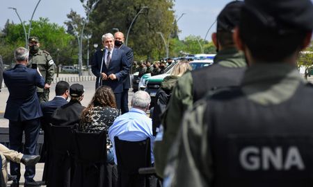 Fernández dijo hoy que&nbsp;el arribo de los uniformados es inmediato, pero que la demora se debe a la falta de lugares para alojarlos.