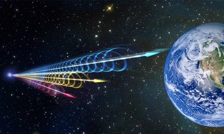 Las señales de radio muy rápidas llegan desde el Universo y se producen en regiones del espacio con un campo magnético muy intenso, como los agujeros negros. Las señales de radio muy rápidas llegan desde el Universo y se producen en regiones del espacio con un campo magnético muy intenso, como los agujeros negros.