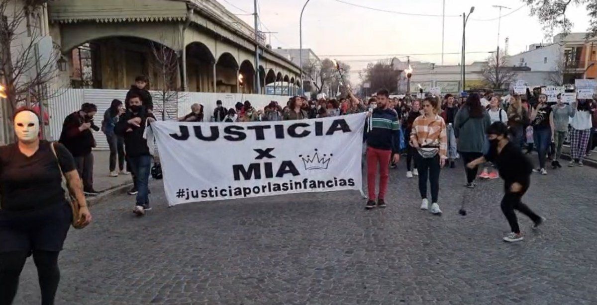 Cientos de rafaelinos participaron de la marcha en reclamo de justicia por Mía.&nbsp;