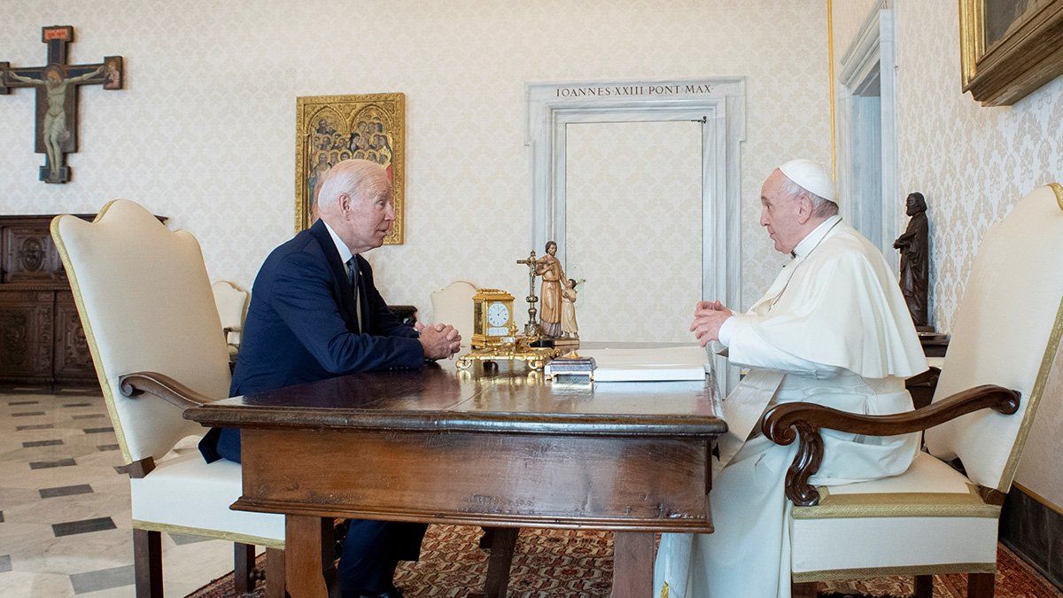 Biden se reunió con Francisco en Roma