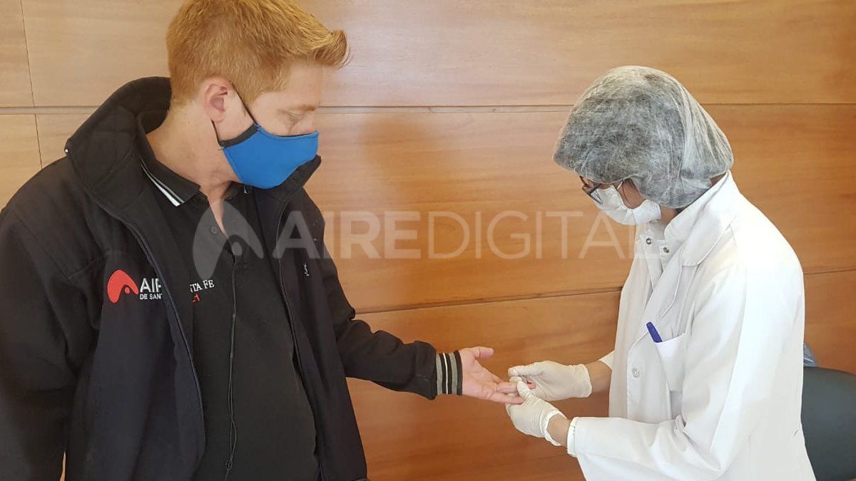 El periodista Bruno Ballesteros se realizó el test rápido de anticuerpos para coronavirus y su resultado fue negativo. Esto quiere decir que no padeció la enfermedad.