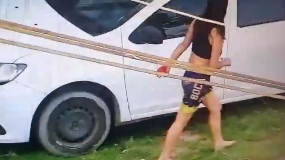 Una joven de 19 años intentó matar a su madre mientras dormía.