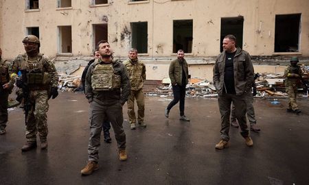 Por primera vez desde el inicio de la invasión rusa, el presidente ucraniano, Volodimir Zelenski, visitó la ciudad de Járkov. Por primera vez desde el inicio de la invasión rusa, el presidente ucraniano, Volodimir Zelenski, visitó la ciudad de Járkov.