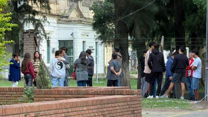 San Cristóbal: alumnos de la escuela Mariano Moreno ingresaron a retirar sus pertenencias