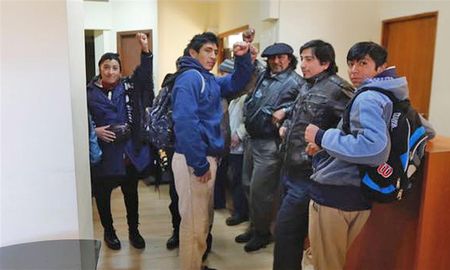 reclamo de los jueces federales a los mapuches por la toma del tribunal de esquel reclamo de los jueces federales a los mapuches por la toma del tribunal de esquel