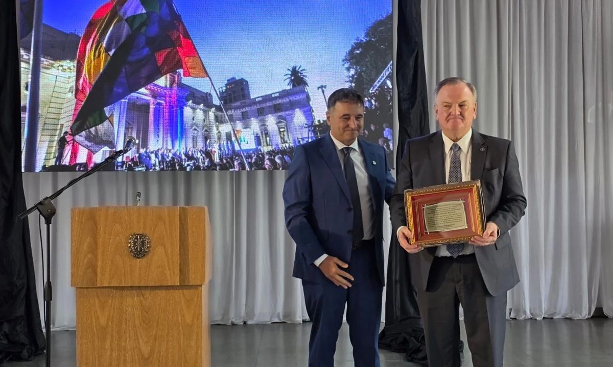 Felipe Michlig tomó juramento por la nueva Constitución provincial a autoridades del departamento San Cristóbal. Felipe Michlig tomó juramento por la nueva Constitución provincial a autoridades del departamento San Cristóbal.