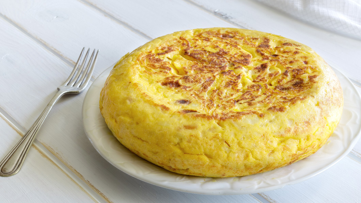 La tortilla de papas es un plato delicioso y fácil de preparar en casa. La tortilla de papas es un plato delicioso y fácil de preparar en casa.