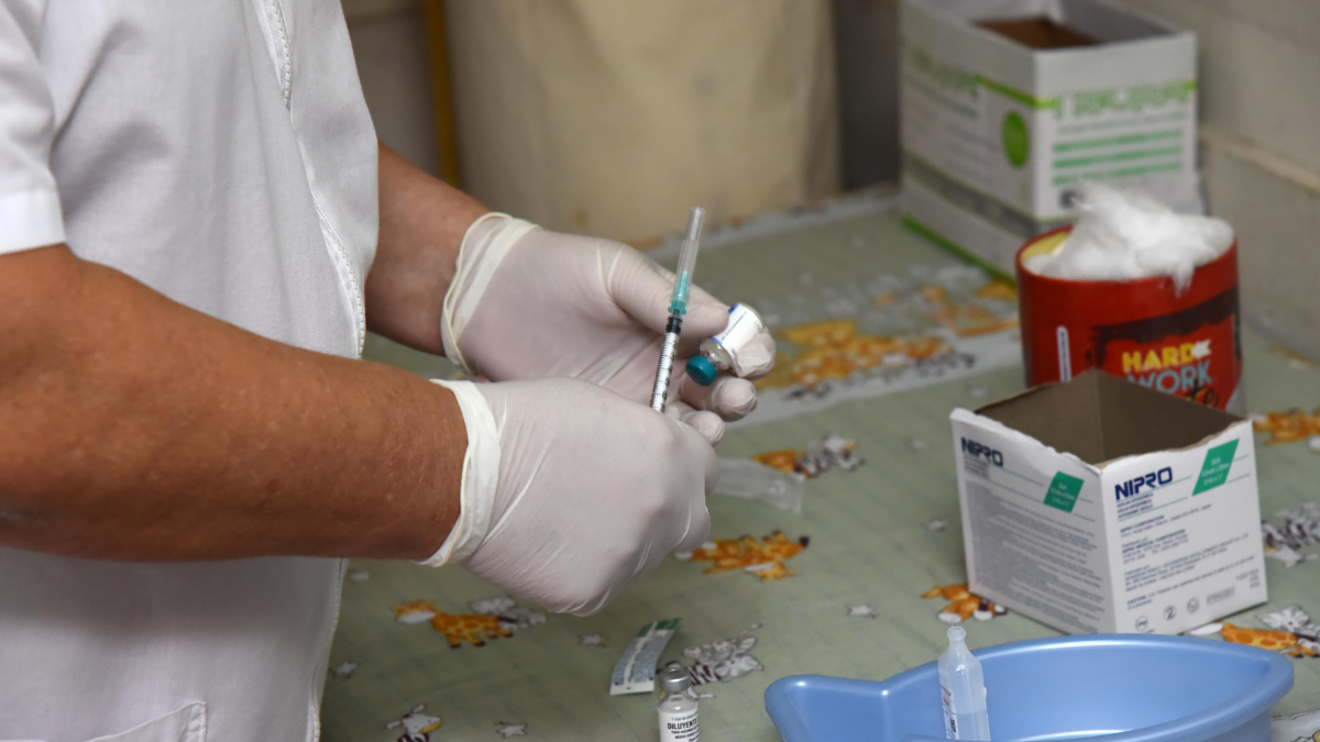 La provincia de Santa Fe abrió la inscripción a voluntarios y voluntarias que deseen sumarse a la campaña de vacunación contra el Coronavirus, que se lanzará próximamente en las cinco regiones de Salud.