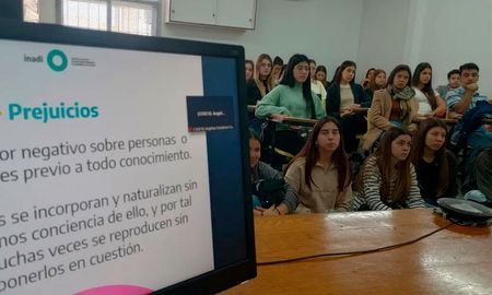 La semana pasada, el gobierno nacional anunció el cierre definitivo del Inadi. La semana pasada, el gobierno nacional anunció el cierre definitivo del Inadi.