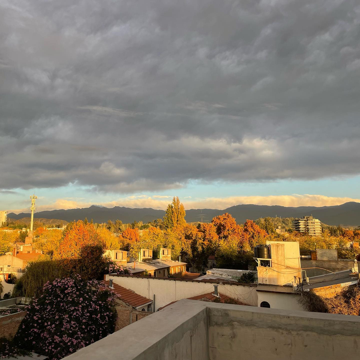 El departamento de la música tiene una de las mejores y privilegiadas vistas a la Cordillera de Los Andes.