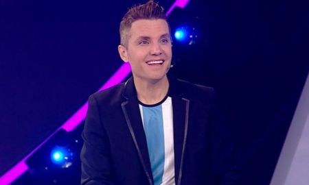 Un cantante famoso entrará a la casa de Gran Hermano para dar un show. Un cantante famoso entrará a la casa de Gran Hermano para dar un show.