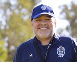 Diego Maradona evoluciona favorablemente y recibiría el alta de la Clínica de Olivos en las próximas horas. Diego Maradona evoluciona favorablemente y recibiría el alta de la Clínica de Olivos en las próximas horas.