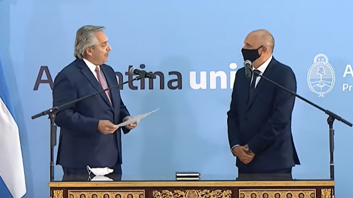 La ceremonia breve ocurrió este lunes al mediodía en la Casa Rosada.