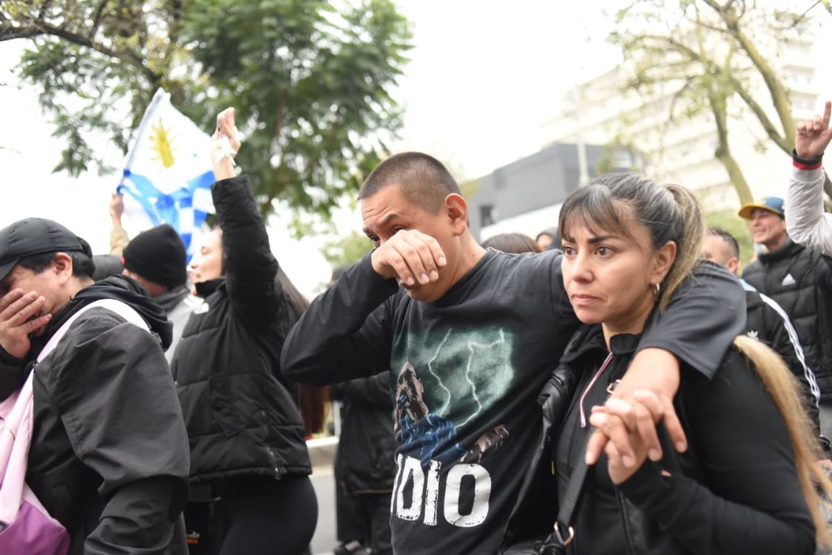 Momentos de dolor y tristeza en el último adiós al Indio Solari.