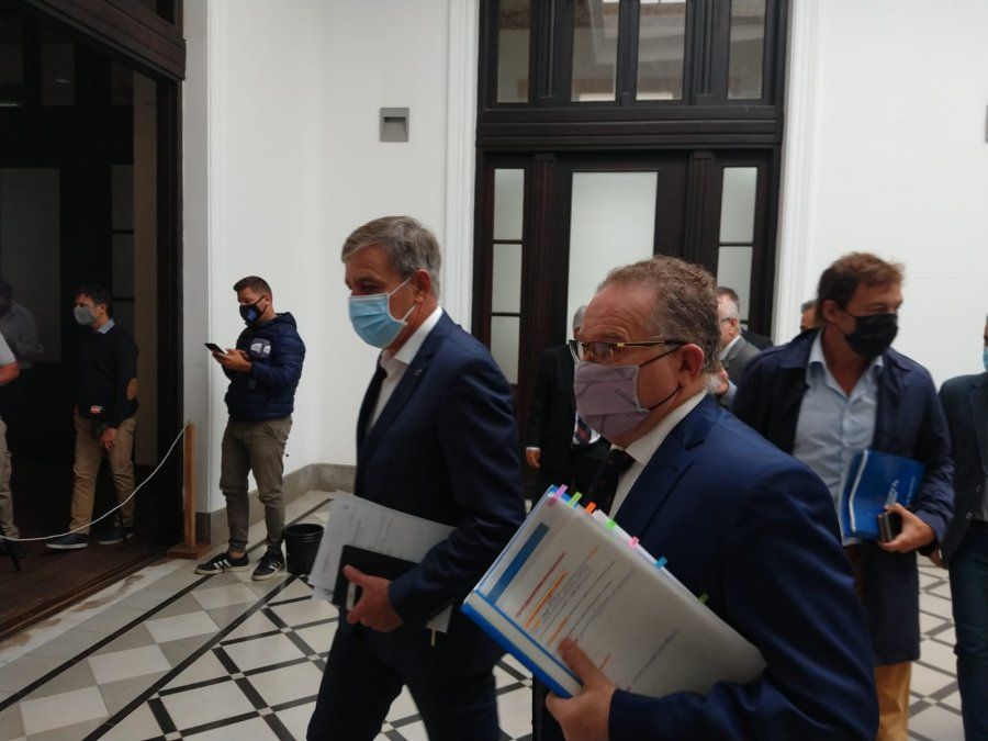 Emilio Jatón y Lorge Lagna ingresando a la reunión del Consejo de Seguridad de Santa Fe.
